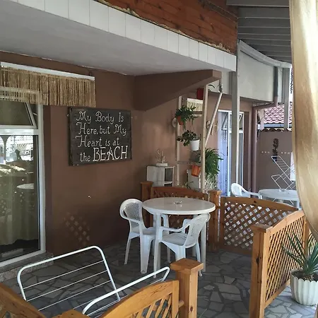 בית הארחה Gloria נסבר