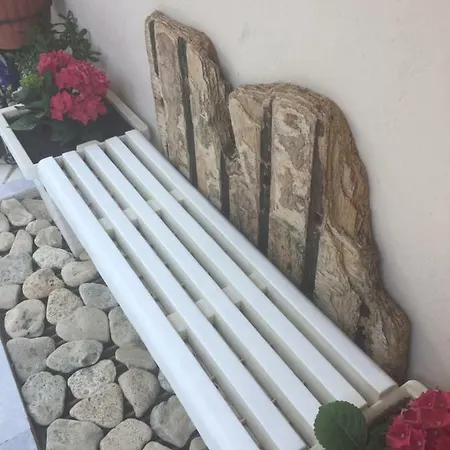 Gloria בית הארחה 2*