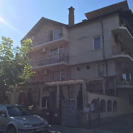 게스트하우스 Gloria 네세부르